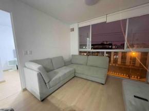 Habitación en departamento de estreno en zona céntrica